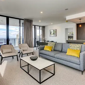 Qube Broadbeach Апарт-отель Голд-Кост